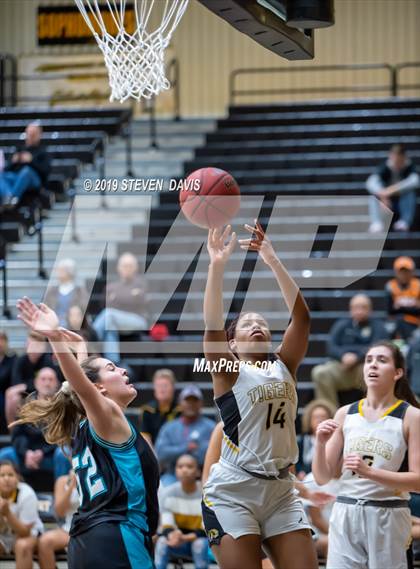 Thumbnail 2 in Highland vs Gilbert photogallery.