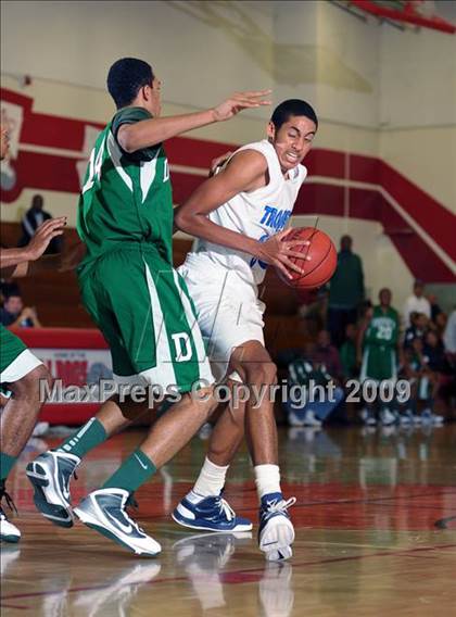 Thumbnail 3 in Lutheran vs. Dorsey (Rose City Round Ball Classic) photogallery.