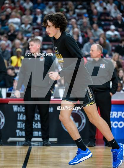 Thumbnail 1 in Madison vs. Capital (IHSAA 5A Quarterfinal) photogallery.