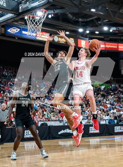 Thumbnail 3 in Madison vs. Capital (IHSAA 5A Quarterfinal) photogallery.