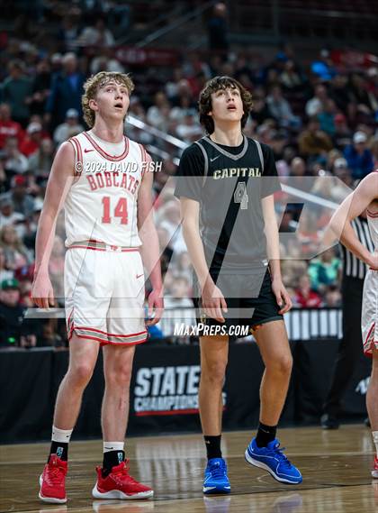 Thumbnail 1 in Madison vs. Capital (IHSAA 5A Quarterfinal) photogallery.