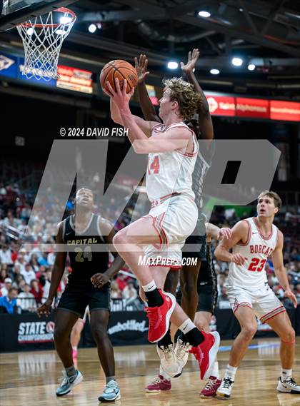 Thumbnail 3 in Madison vs. Capital (IHSAA 5A Quarterfinal) photogallery.