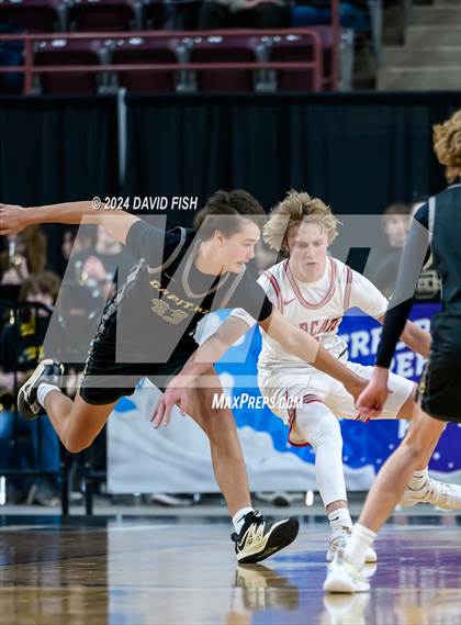 Thumbnail 1 in Madison vs. Capital (IHSAA 5A Quarterfinal) photogallery.