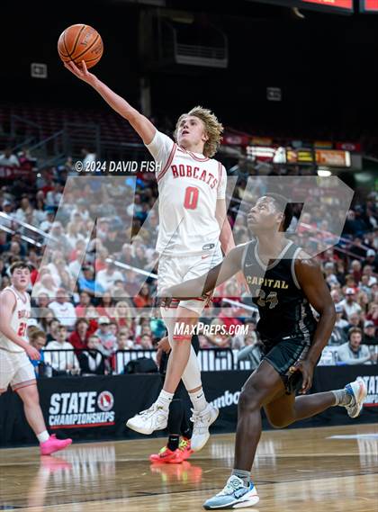 Thumbnail 3 in Madison vs. Capital (IHSAA 5A Quarterfinal) photogallery.