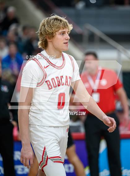 Thumbnail 1 in Madison vs. Capital (IHSAA 5A Quarterfinal) photogallery.