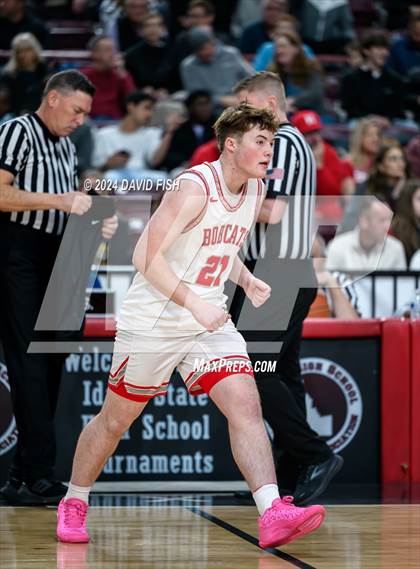 Thumbnail 2 in Madison vs. Capital (IHSAA 5A Quarterfinal) photogallery.
