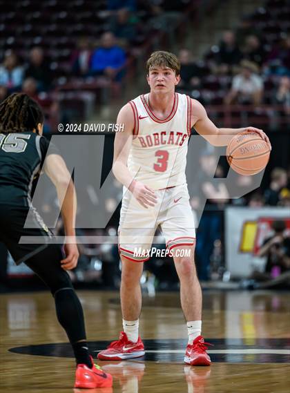 Thumbnail 2 in Madison vs. Capital (IHSAA 5A Quarterfinal) photogallery.