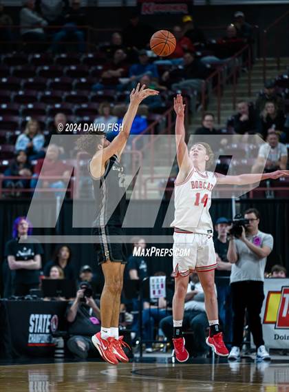 Thumbnail 3 in Madison vs. Capital (IHSAA 5A Quarterfinal) photogallery.