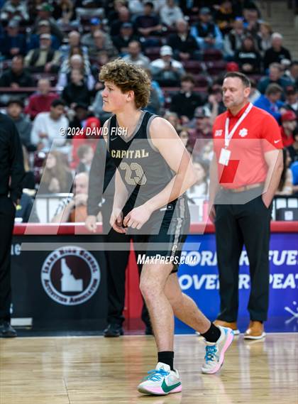 Thumbnail 1 in Madison vs. Capital (IHSAA 5A Quarterfinal) photogallery.