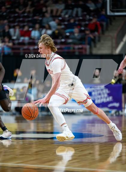 Thumbnail 2 in Madison vs. Capital (IHSAA 5A Quarterfinal) photogallery.