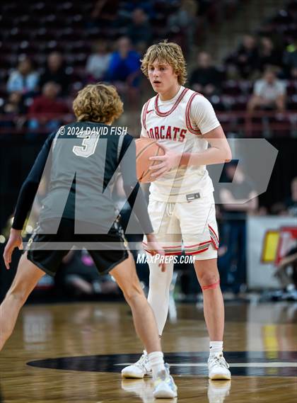 Thumbnail 1 in Madison vs. Capital (IHSAA 5A Quarterfinal) photogallery.