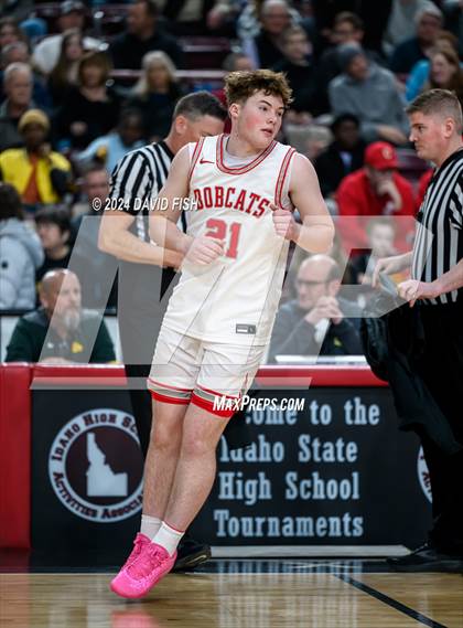 Thumbnail 1 in Madison vs. Capital (IHSAA 5A Quarterfinal) photogallery.