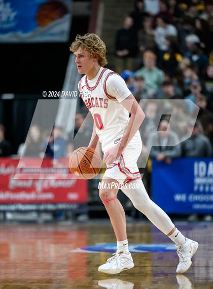 Thumbnail 3 in Madison vs. Capital (IHSAA 5A Quarterfinal) photogallery.