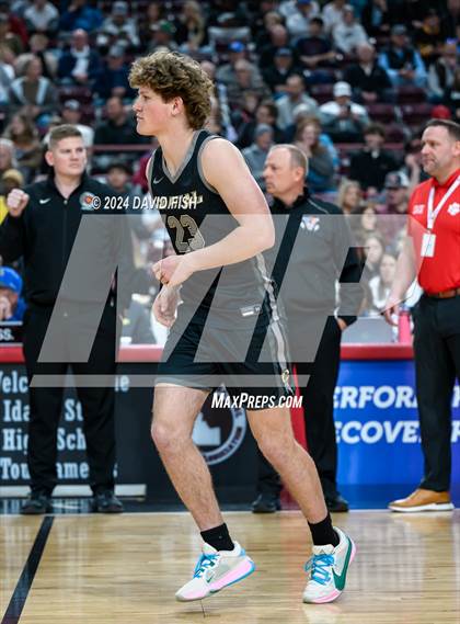 Thumbnail 2 in Madison vs. Capital (IHSAA 5A Quarterfinal) photogallery.