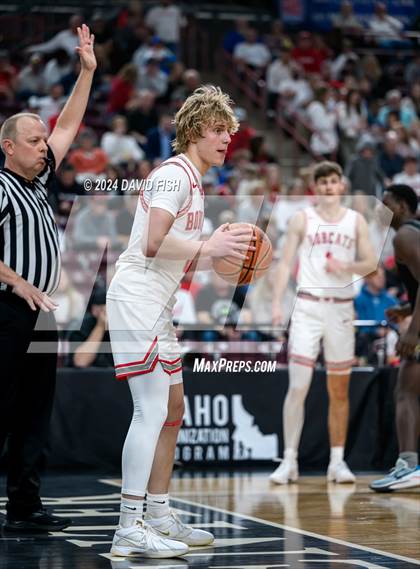 Thumbnail 2 in Madison vs. Capital (IHSAA 5A Quarterfinal) photogallery.
