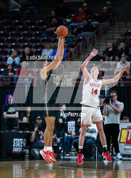 Thumbnail 2 in Madison vs. Capital (IHSAA 5A Quarterfinal) photogallery.