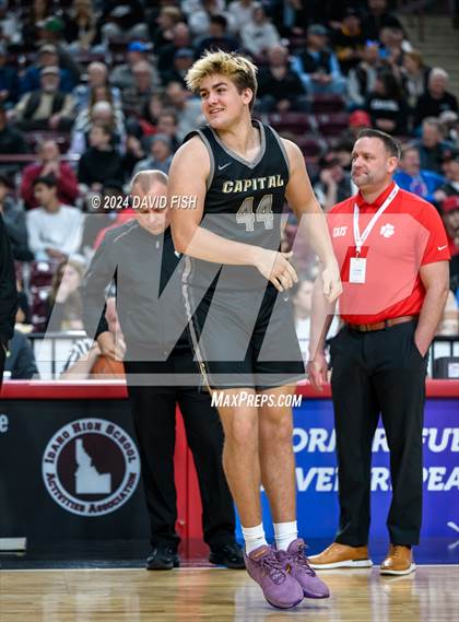 Thumbnail 1 in Madison vs. Capital (IHSAA 5A Quarterfinal) photogallery.