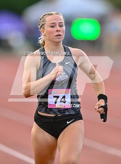 Thumbnail 1 in IHSAA Finals (200 Meter)  photogallery.