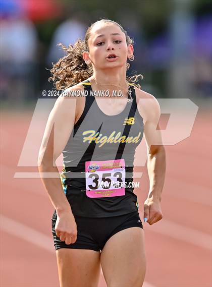 Thumbnail 3 in IHSAA Finals (200 Meter)  photogallery.