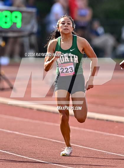 Thumbnail 2 in IHSAA Finals (200 Meter)  photogallery.