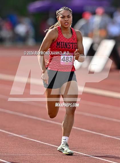 Thumbnail 1 in IHSAA Finals (200 Meter)  photogallery.