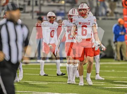 Thumbnail 3 in Wimberley vs. Bellville (UIL Football 4A D2 Semifinal) photogallery.