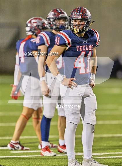 Thumbnail 3 in Wimberley vs. Bellville (UIL Football 4A D2 Semifinal) photogallery.