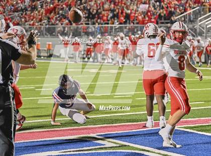 Thumbnail 3 in Wimberley vs. Bellville (UIL Football 4A D2 Semifinal) photogallery.