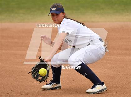 Thumbnail 3 in Yucaipa vs. Rim of the World photogallery.