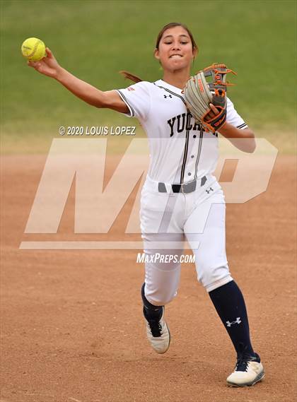 Thumbnail 1 in Yucaipa vs. Rim of the World photogallery.