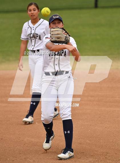 Thumbnail 3 in Yucaipa vs. Rim of the World photogallery.