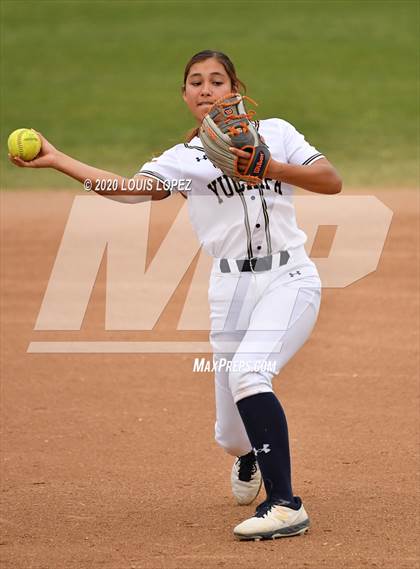 Thumbnail 2 in Yucaipa vs. Rim of the World photogallery.