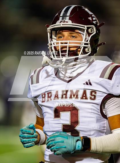 Thumbnail 3 in East Bernard vs. Newton (UIL 3A D2 Football Semifinals) photogallery.