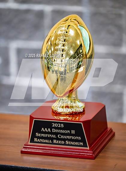 Thumbnail 3 in East Bernard vs. Newton (UIL 3A D2 Football Semifinals) photogallery.