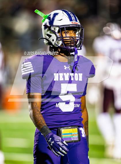 Thumbnail 3 in East Bernard vs. Newton (UIL 3A D2 Football Semifinals) photogallery.