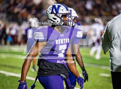 Thumbnail 3 in East Bernard vs. Newton (UIL 3A D2 Football Semifinals) photogallery.