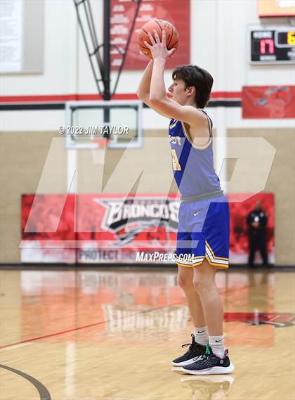 Thumbnail 1 in Dodd City vs. Lingleville (UIL 1A regional semi-final) photogallery.