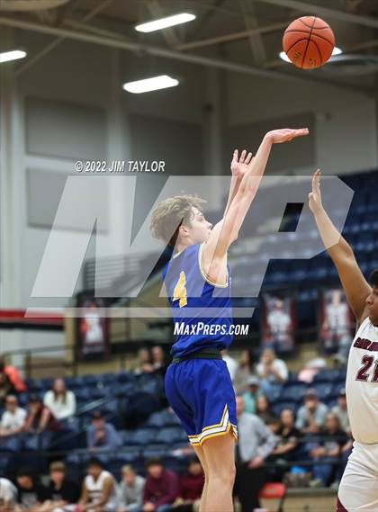 Thumbnail 2 in Dodd City vs. Lingleville (UIL 1A regional semi-final) photogallery.