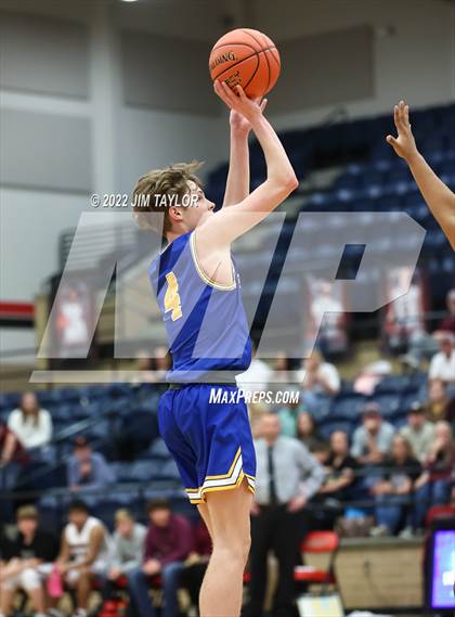 Thumbnail 1 in Dodd City vs. Lingleville (UIL 1A regional semi-final) photogallery.