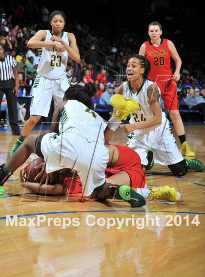 Thumbnail 1 in Etiwanda vs. Long Beach Poly (CIF SoCal Regional Open Division Final) photogallery.