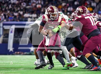 Thumbnail 1 in DeSoto vs. Summer Creek (UIL 6A D2 Football Final) photogallery.