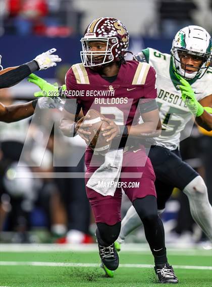 Thumbnail 2 in DeSoto vs. Summer Creek (UIL 6A D2 Football Final) photogallery.