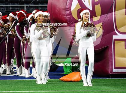 Thumbnail 2 in DeSoto vs. Summer Creek (UIL 6A D2 Football Final) photogallery.