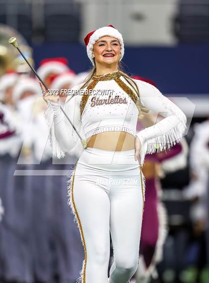 Thumbnail 1 in DeSoto vs. Summer Creek (UIL 6A D2 Football Final) photogallery.