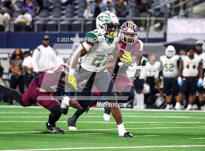 Thumbnail 2 in DeSoto vs. Summer Creek (UIL 6A D2 Football Final) photogallery.