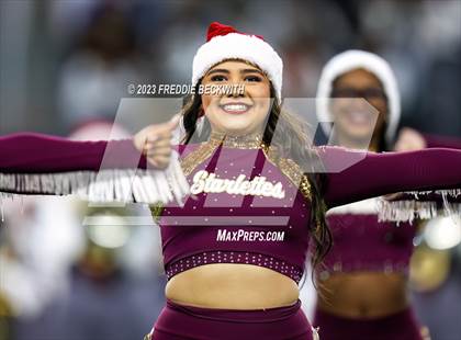 Thumbnail 1 in DeSoto vs. Summer Creek (UIL 6A D2 Football Final) photogallery.