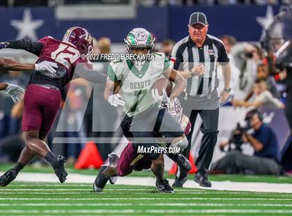 Thumbnail 2 in DeSoto vs. Summer Creek (UIL 6A D2 Football Final) photogallery.