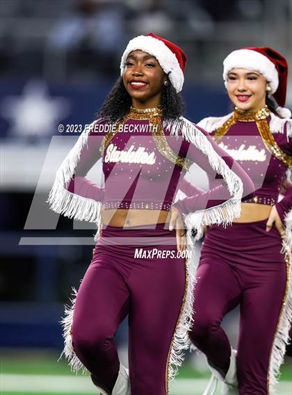 Thumbnail 3 in DeSoto vs. Summer Creek (UIL 6A D2 Football Final) photogallery.
