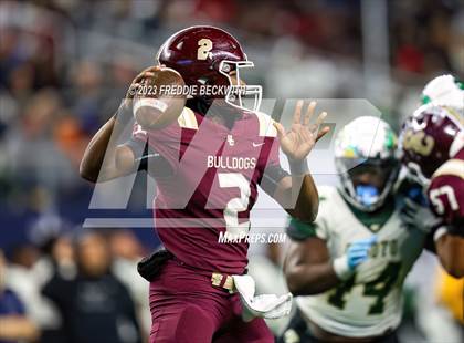 Thumbnail 1 in DeSoto vs. Summer Creek (UIL 6A D2 Football Final) photogallery.