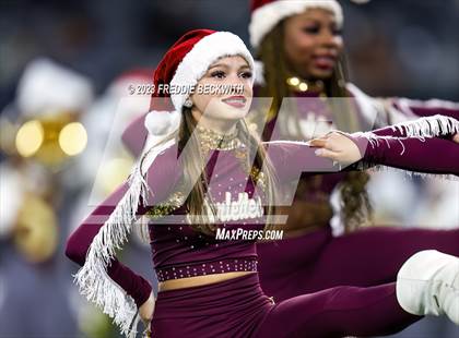 Thumbnail 2 in DeSoto vs. Summer Creek (UIL 6A D2 Football Final) photogallery.